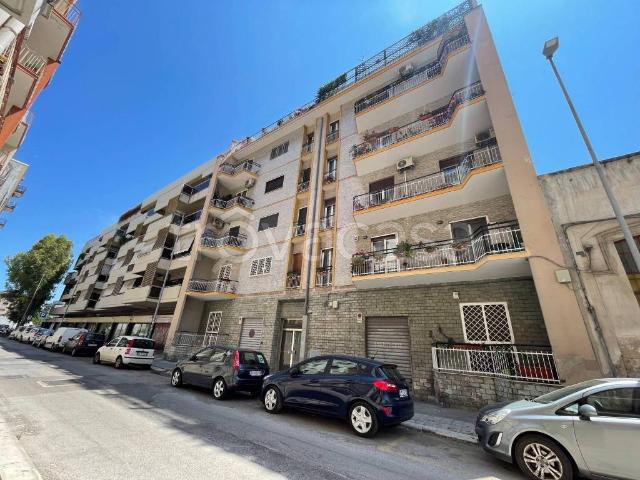 Quadrilocale in vendita a Bari via Enrico Pessina, 23, Poggiofranco