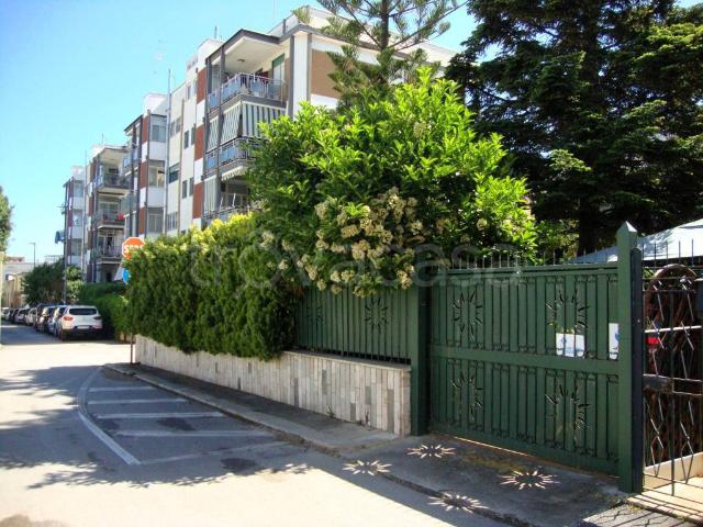 Quadrilocale in vendita a Bari via Giuseppe Massari, Santo Spirito