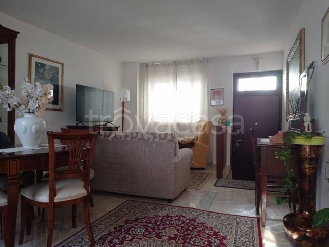Quadrilocale in vendita a Bari via Pola, 17, Carbonara di Bari