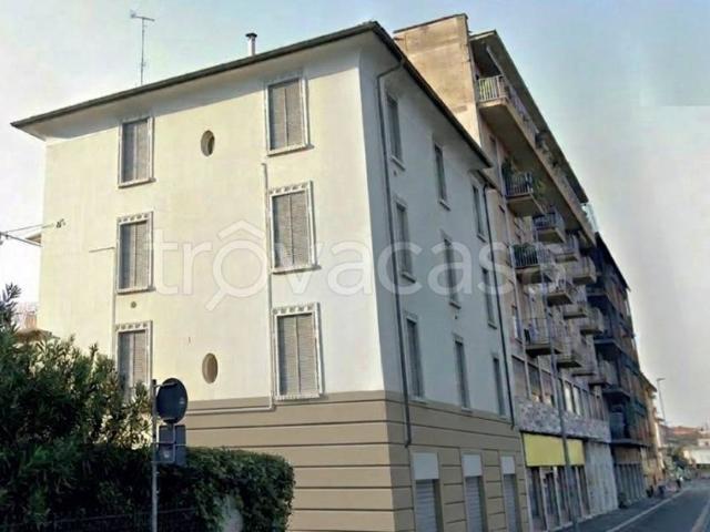 Quadrilocale in vendita a Bergamo via Angelo Mazzi, Borgo Palazzo