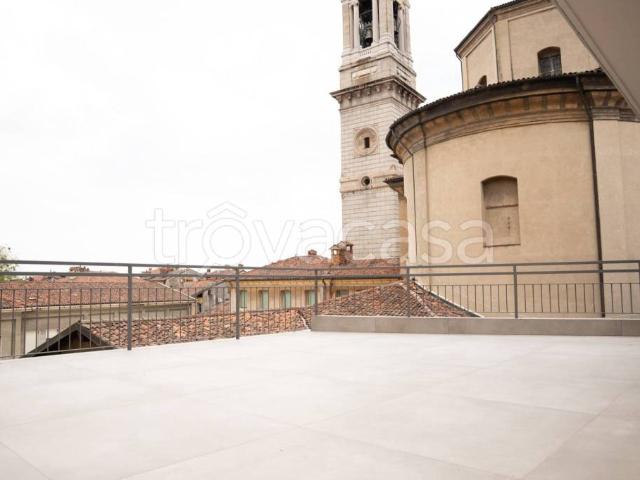 Quadrilocale in vendita a Bergamo via Borfuro, 14, Centro