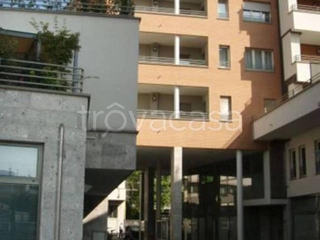 Quadrilocale in vendita a Bergamo via Evaristo Baschenis, 2, Stazione