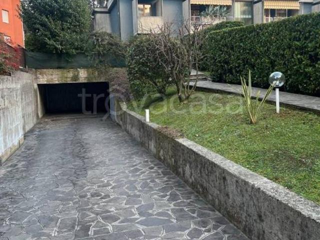 Quadrilocale in vendita a Bergamo via Federico Delpino, Conca Fiorita