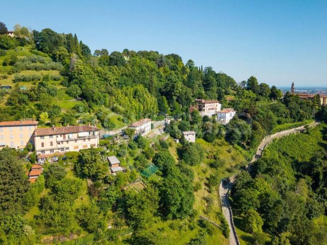 Quadrilocale in vendita a Bergamo via Torni
