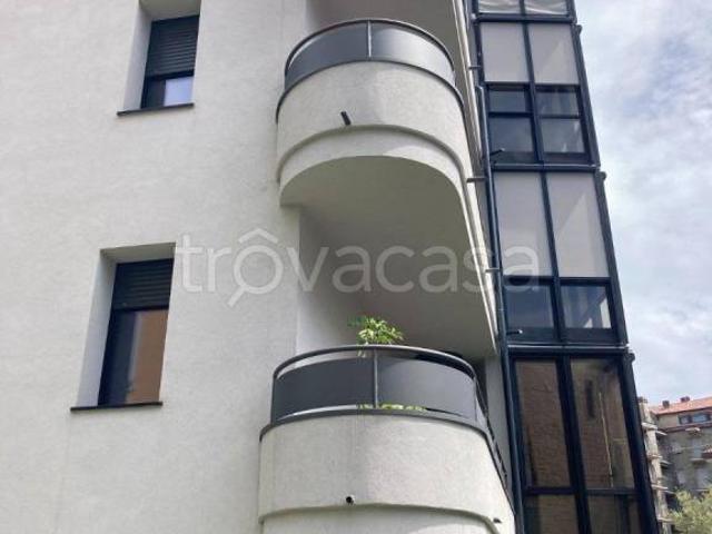 Quadrilocale in vendita a Bergamo viale Albini, Centro