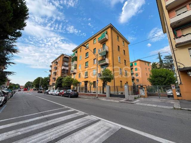 Quadrilocale in vendita a Bologna via Azzurra, Mazzini Fossolo
