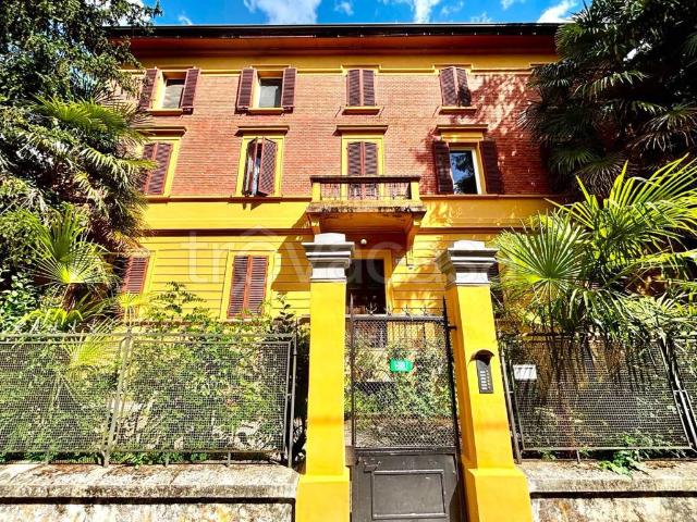 Quadrilocale in vendita a Bologna via Carlo Francesco Dotti, Colli Saragozza