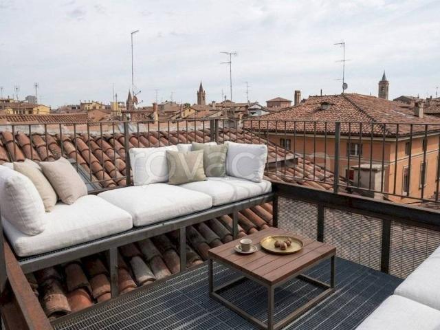 Quadrilocale in vendita a Bologna via delle Moline, Irnerio