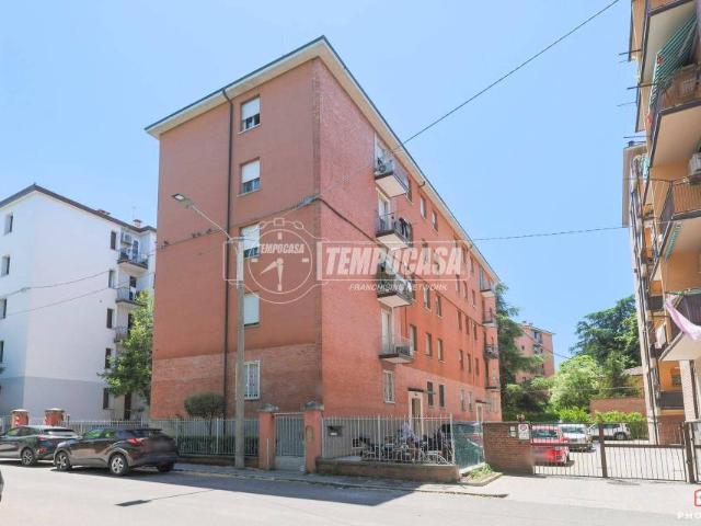 Quadrilocale in vendita a Bologna via Lorenzo Bartolini, Mazzini Fossolo