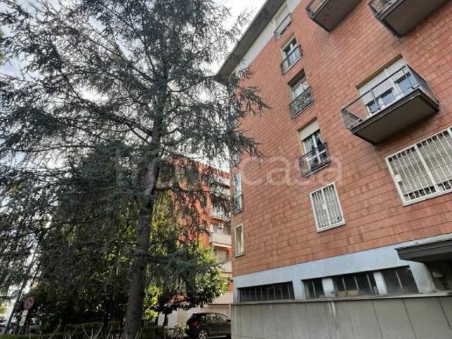 Quadrilocale in vendita a Bologna via Titta Ruffo, Savena