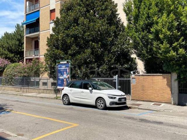 Quadrilocale in vendita a Bologna via Torquato Tasso, Bolognina