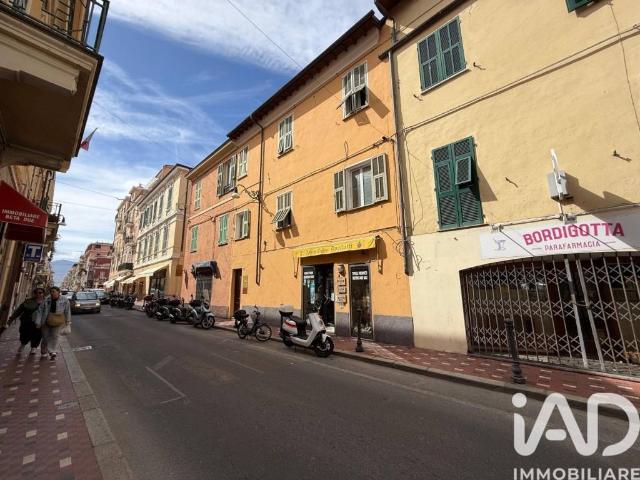Quadrilocale in vendita a Bordighera via vittorio emanuele, 58