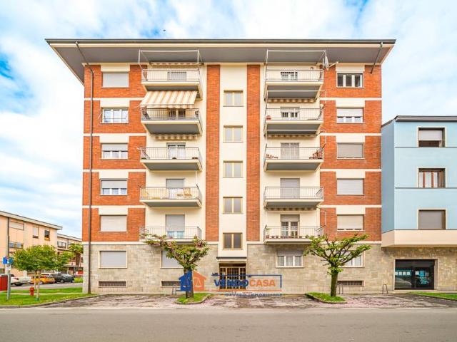 Quadrilocale in vendita a Bra viale Risorgimento, 30
