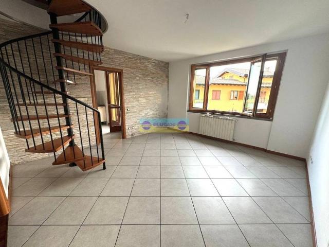Quadrilocale in vendita a Brembate via Osio