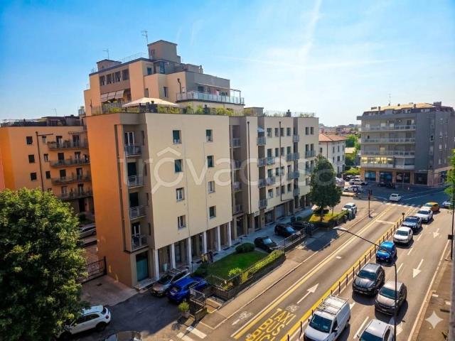 Quadrilocale in vendita a Brescia via Guido Zadei, Via Veneto Borgo Trento