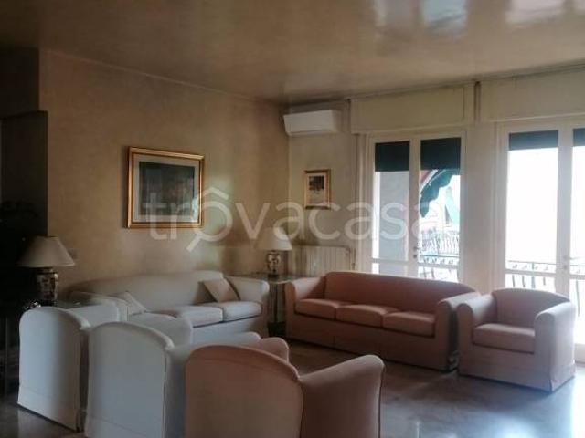 Quadrilocale in vendita a Brescia, Via Veneto Borgo Trento