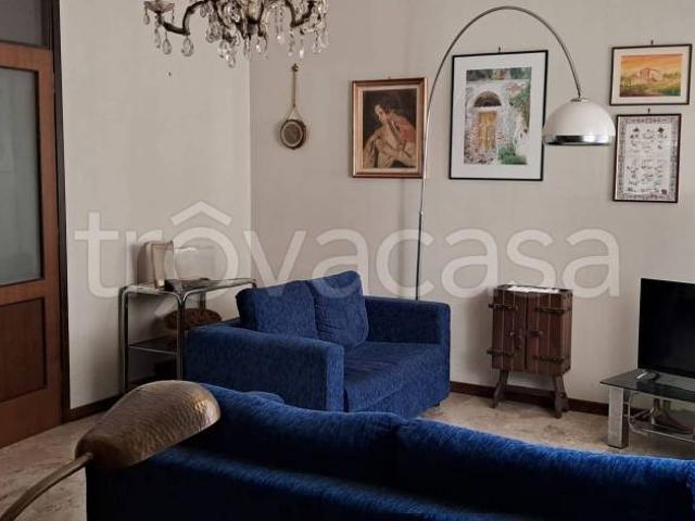 Quadrilocale in vendita a Brescia, Via Veneto Borgo Trento