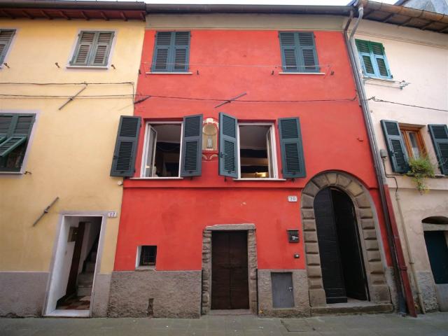 Quadrilocale in vendita a Brugnato via Borgo San Bernardo 20