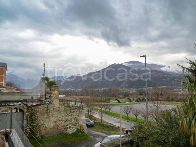 Quadrilocale in vendita a Cuorgnè via Borgo Valentino, 6/b