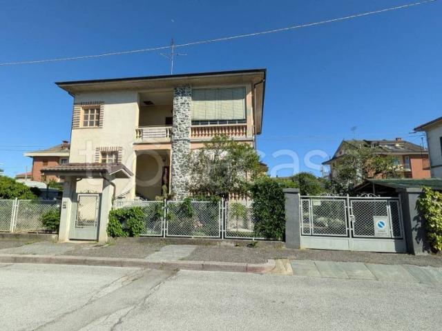 Quadrilocale in vendita a Cuneo via Frabosa, Borgo San Giuseppe Borgo Gesso