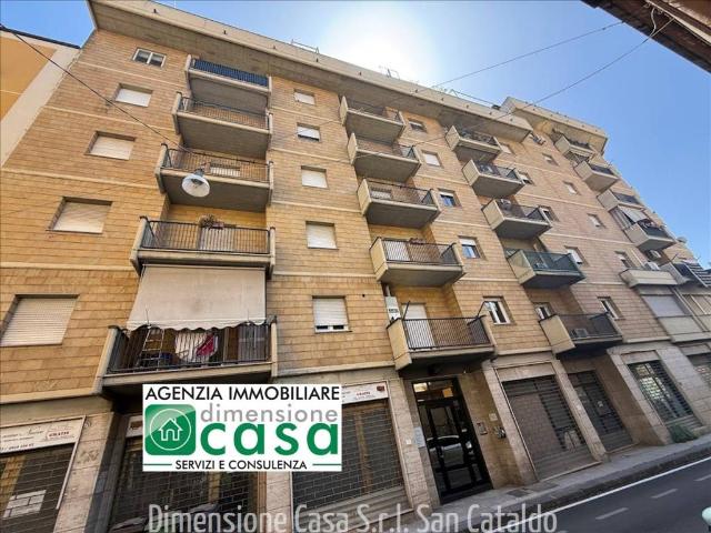 Quadrilocale in vendita a Caltanissetta via Elena, 76