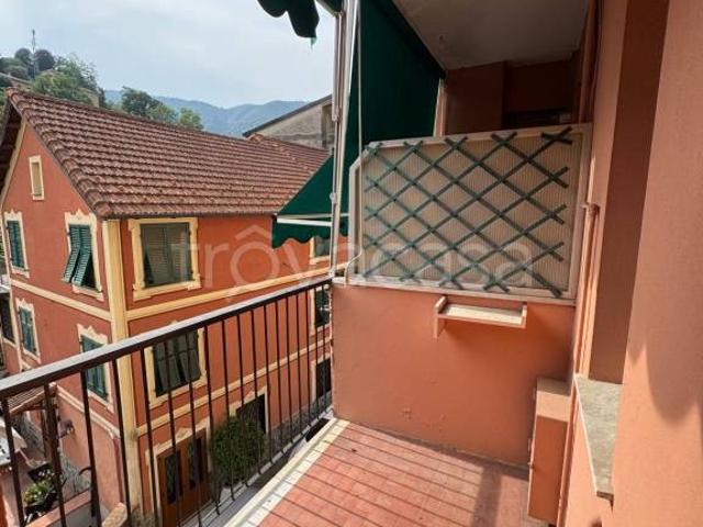 Quadrilocale in vendita a Campomorone via Augusto Cavenna, Isoverde