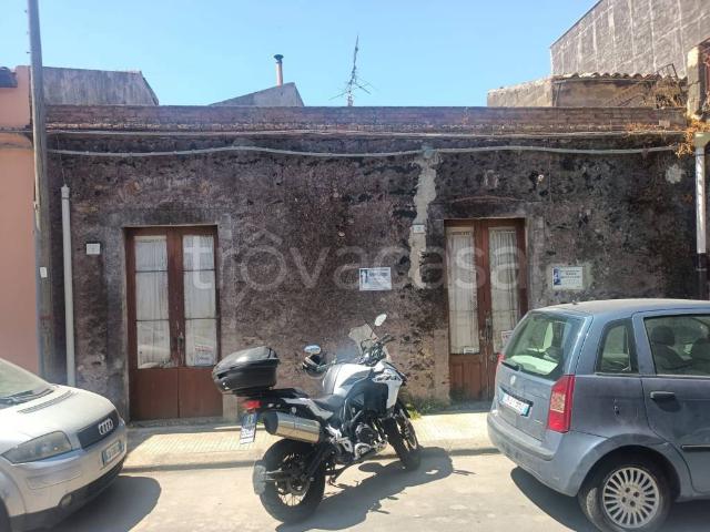 Quadrilocale in vendita a Camporotondo Etneo via Giovanni Consoli