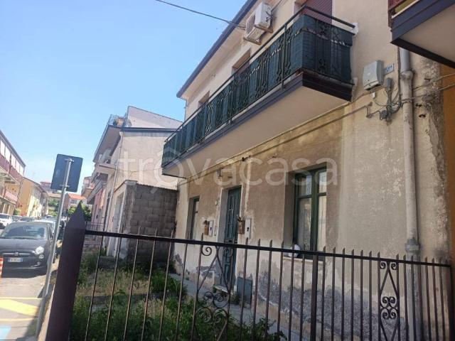 Quadrilocale in vendita a Camporotondo Etneo via Roma
