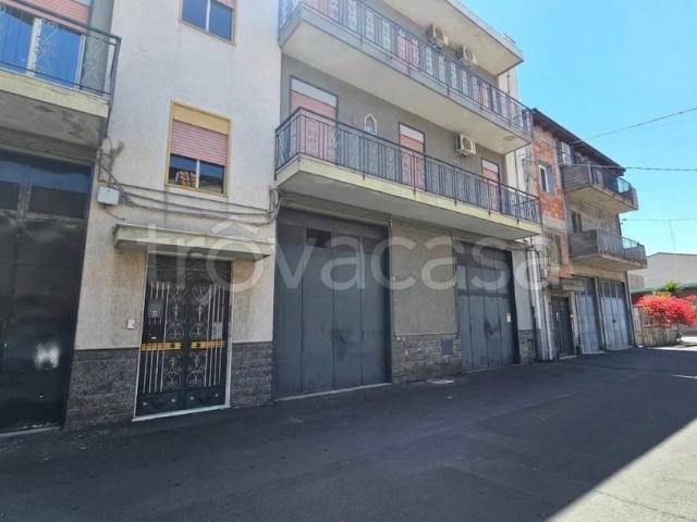 Quadrilocale in vendita a Camporotondo Etneo via Vincenzo Bellini, Piano Tavola