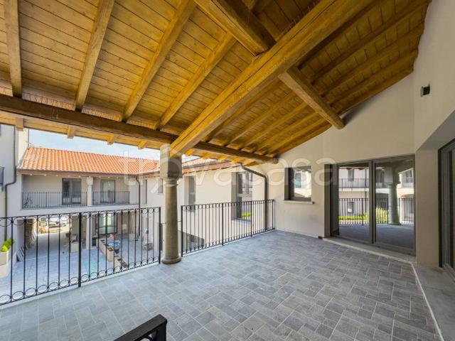 Quadrilocale in vendita a Cantello via San Pietro, 4