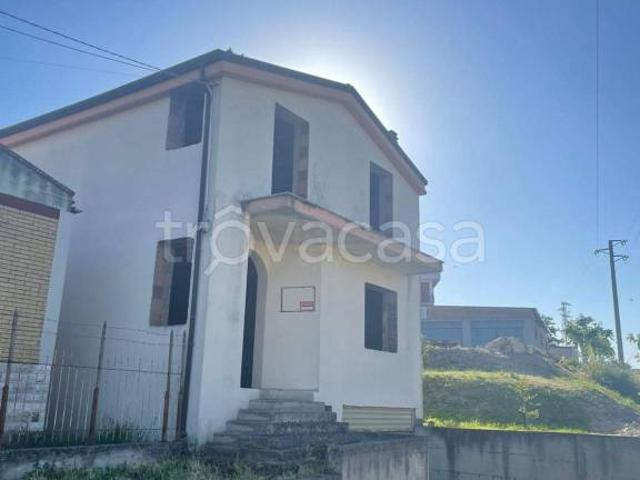 Quadrilocale in vendita a Casalvecchio di Puglia via Giuseppe Di Vagno
