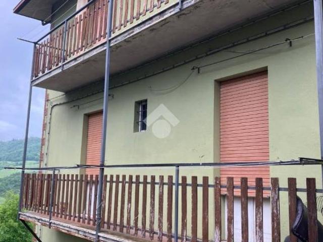 Quadrilocale in vendita a Castel d'Aiano via Monte Rocca, 32, Rocca Di Roffeno
