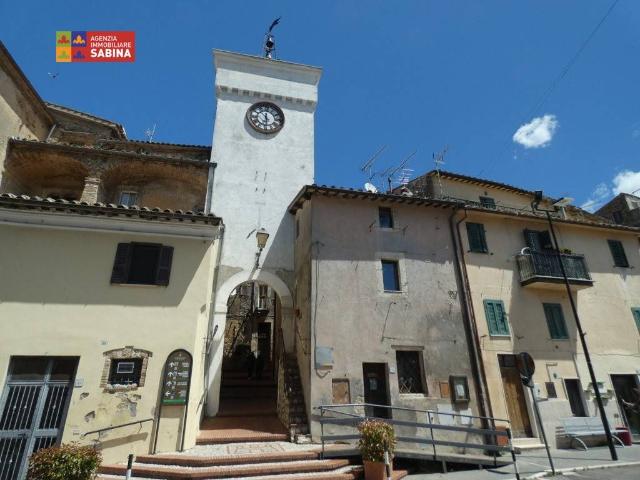 Quadrilocale in vendita a Castelnuovo di Farfa via Porta Castello