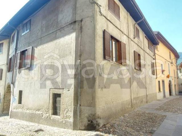Quadrilocale in vendita a Castello Cabiaglio via Borghetto, 2