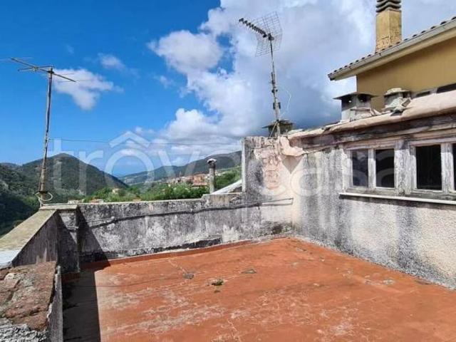 Quadrilocale in vendita a Castiglione Chiavarese