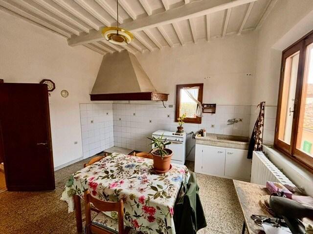 Quadrilocale in vendita a Capraia e Limite