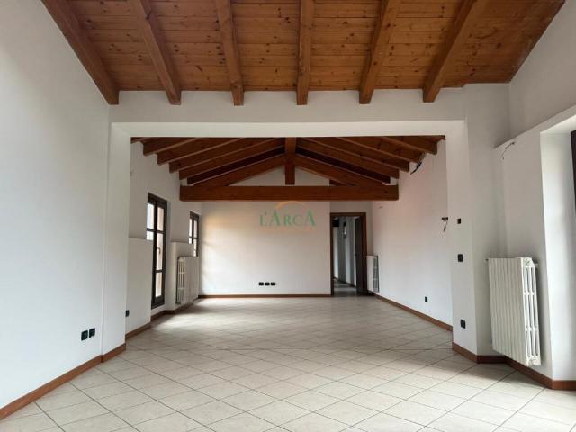Quadrilocale in vendita a Capriolo via Largo Terzi, 6