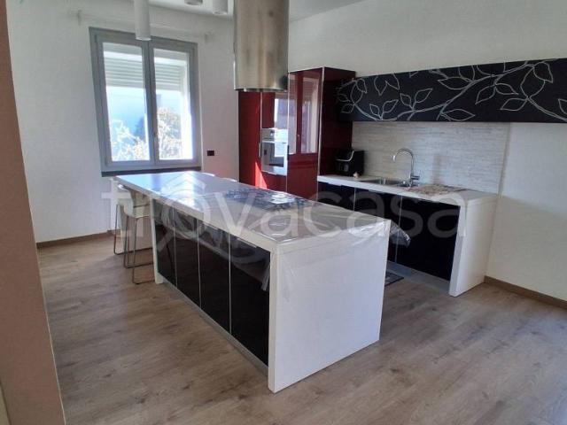 Quadrilocale in vendita a Carate Brianza via Giovanni Caboto, 7