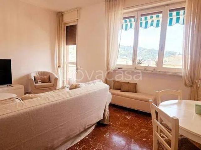 Quadrilocale in vendita a Carrara, Centro città