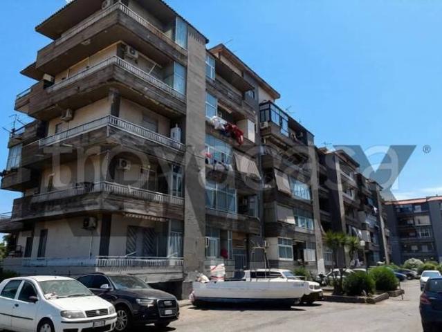 Quadrilocale in vendita a Catania via Delle Robinie, 4, San Giorgio