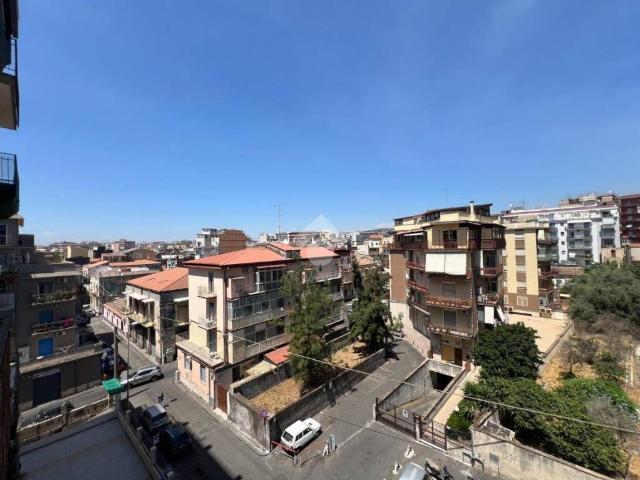 Quadrilocale in vendita a Catania via Falsaperla, 7, Province Veneto