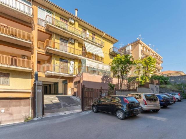 Quadrilocale in vendita a Catania via Jacopo Vignerio, 5, Barriera Leucatia