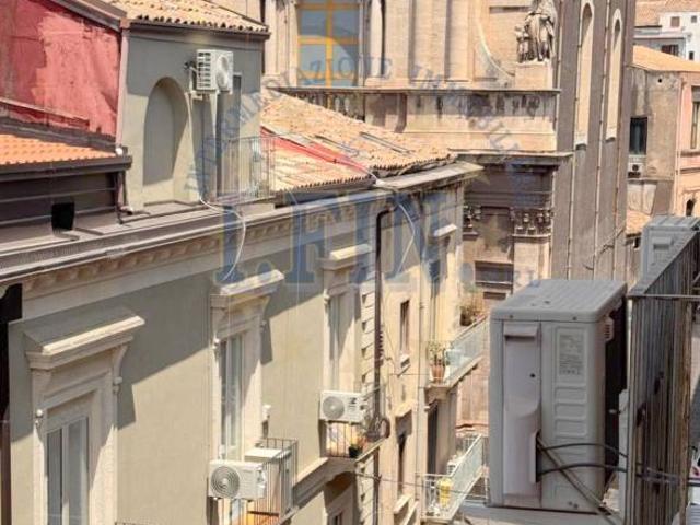 Quadrilocale in vendita a Catania via Vittorio Emanuele II, Centro Storico