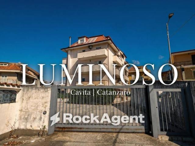 Quadrilocale in vendita a Catanzaro via Alessi di Turio, Mater Domini Cavita