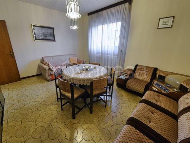 Quadrilocale in vendita a Cislago piazza Trieste, 88