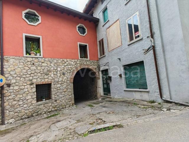 Quadrilocale in vendita a Cogollo del Cengio via Roma, 49