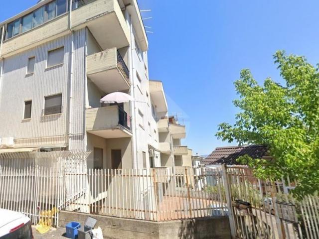 Quadrilocale in vendita a Cosenza via Accattatis