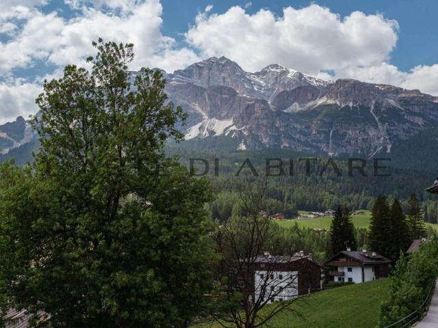Quadrilocale in vendita a Cortina d'Ampezzo