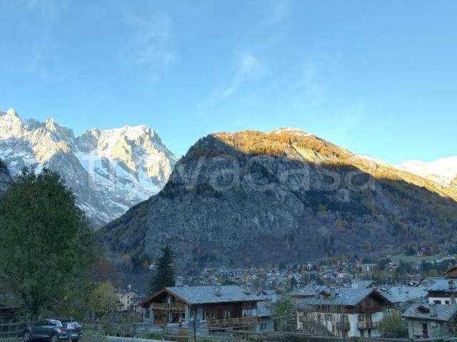 Quadrilocale in vendita a Courmayeur via della Vittoria