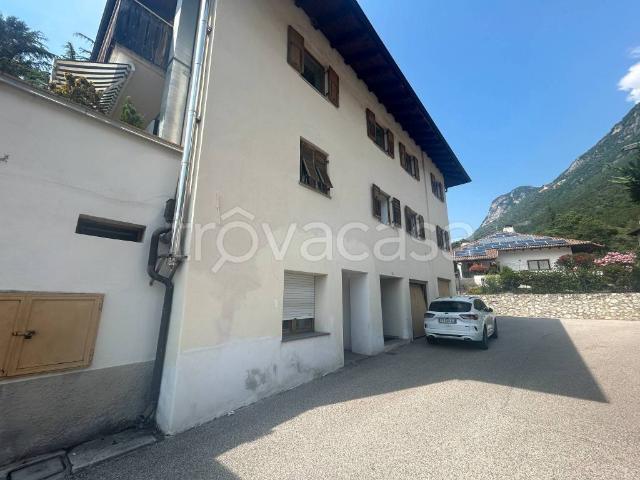 Quadrilocale in vendita a Egna via Chiesa Nuova, Laghetti